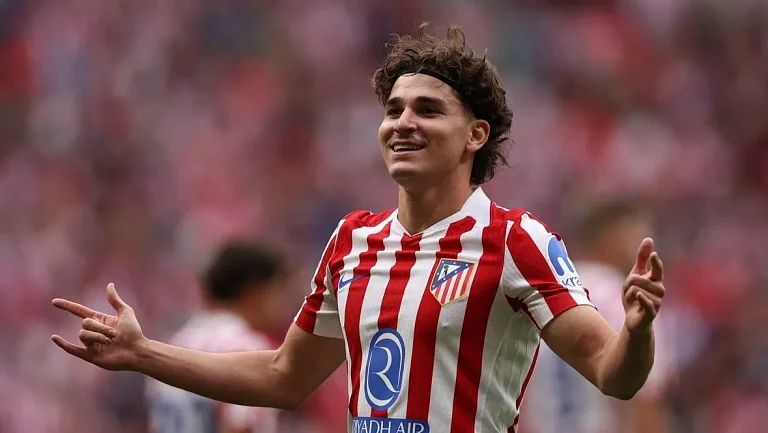 Альварес забил дважды и помог команде разгромить «Реал» в дерби Ла Лиги