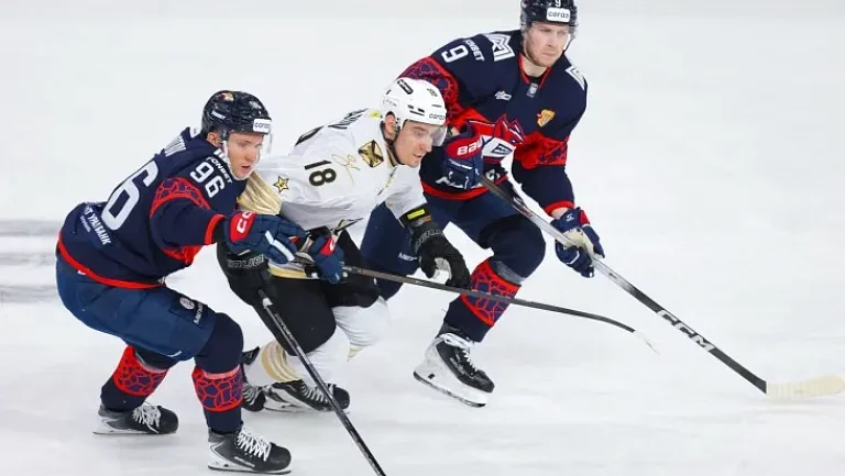 «Металлург» вырвал победу у «Адмирала» в серии буллитов — 4:3