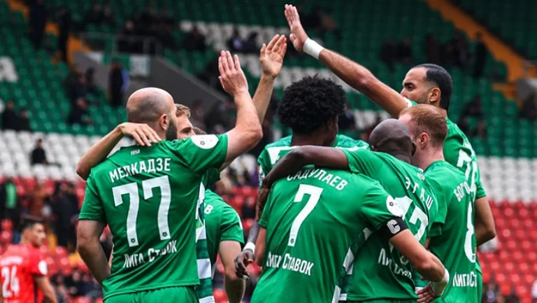 «Ахмат» и «Сочи» объявили стартовые составы: Жемалетдинов в основе