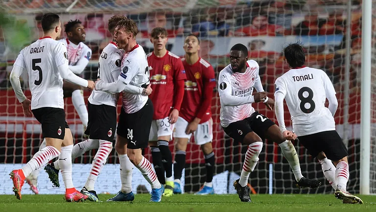 «Милан» отказался от трансферов де Лигта и Митровича из-за цен