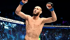 Чимаеву подарили Ferrari во время визита в Грузию