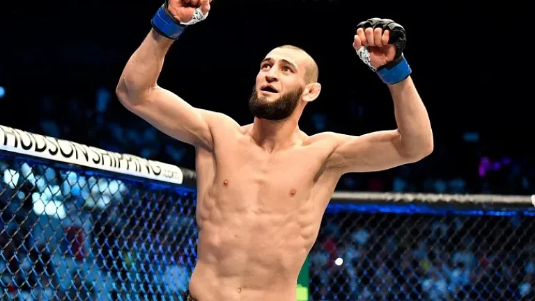 Чимаеву подарили Ferrari во время визита в Грузию