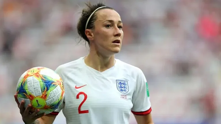 Люси Бронз: героиня Евро-2025, о которой говорит вся Англия