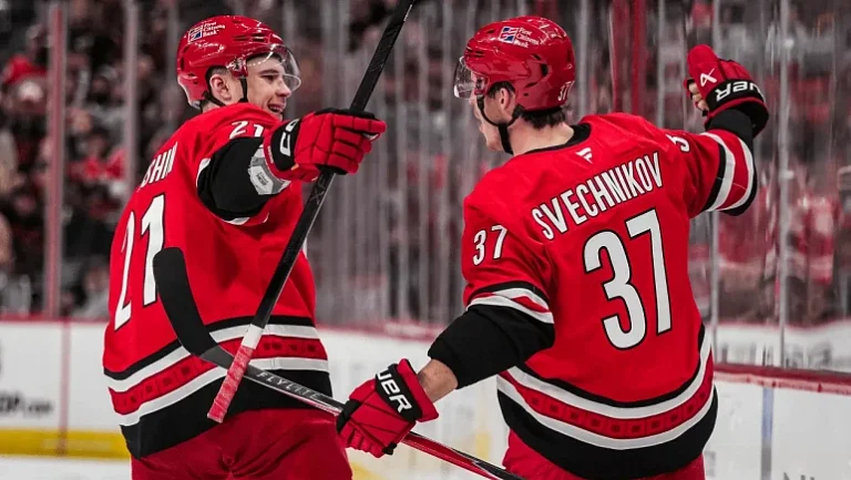 Гол Свечникова принёс «Каролине» победу над «Баффало»