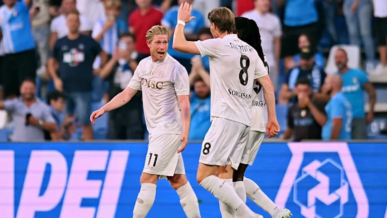 Дебютные голы Мактоминея и Де Брюйне помогли «Наполи» одержать победу
