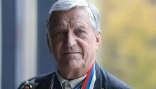 Тихонов: Большунов — пример для подрастающего поколения, а Дзюба — клоун