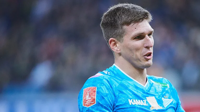 Соболев резко ответил болельщику: «Себе на проезд оставь»