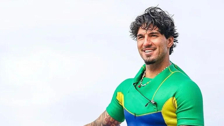 Ламин Ямаль осваивает серфинг с легендой