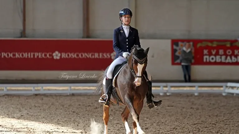 ФКСР одобрила нейтральный статус для всадницы Кабукаевой и тренера Рыковой