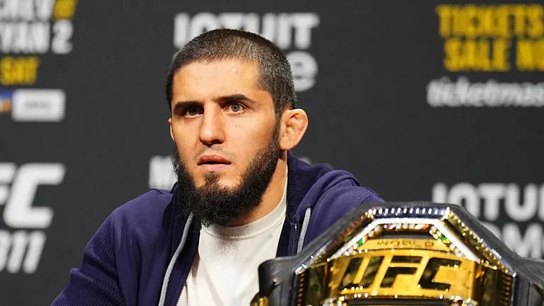 Власти Нью-Йорка пообещали наказать команду Махачева за драку на UFC 322