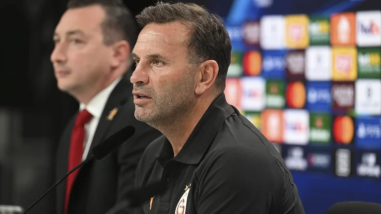 Окан Бурук сорвался на арбитра в матче «Галатасарай» — «Айнтрахт»