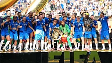 Каррагер раскритиковал «Челси» за «трофей Микки Мауса»