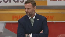 Тренер объяснил причину удаления Зоркина за упавший браслет