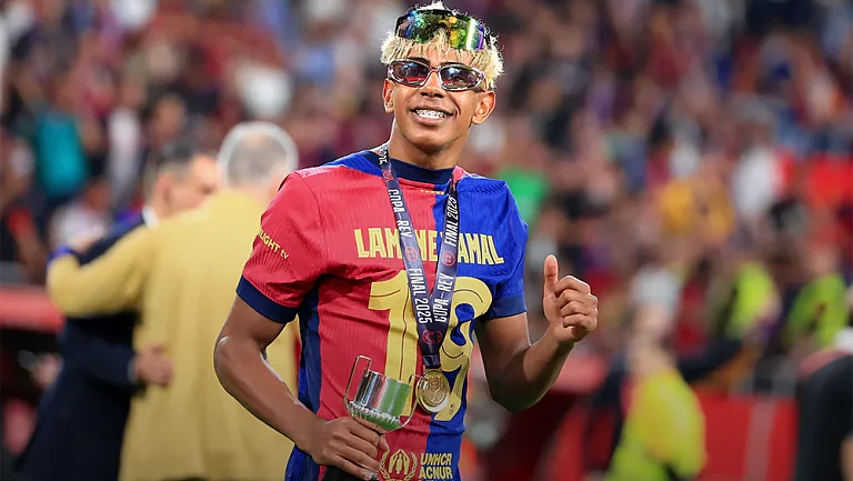 Ямаль отложил презентацию нового контракта ради бабушки