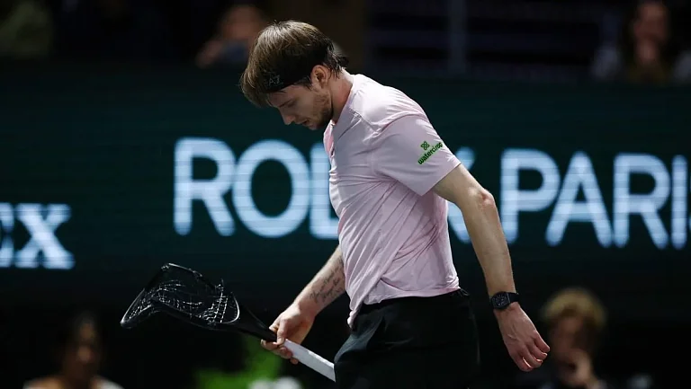 Бублик в бешенстве разбил ракетку в полуфинале «Мастерса»
