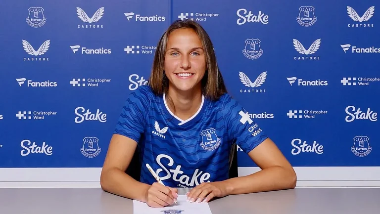 «Эвертон» укрепил состав подписанием Розы ван Гул