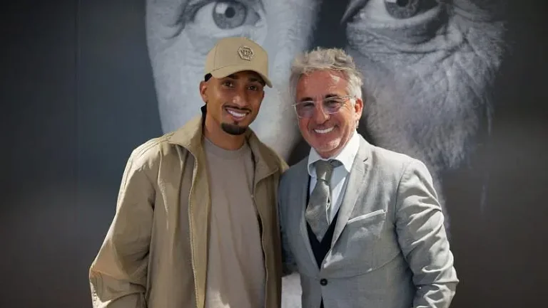 Рафинья поддержал женскую команду «Барсы» в матче ЛЧ против «Баварии»