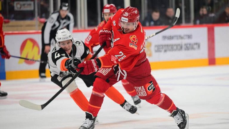 «Автомобилист» вырвал победу у «Амура» в третьем периоде