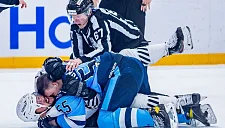 В матче КХЛ «Сибирь» — «Шанхай Дрэгонс» зафиксированы четыре драки