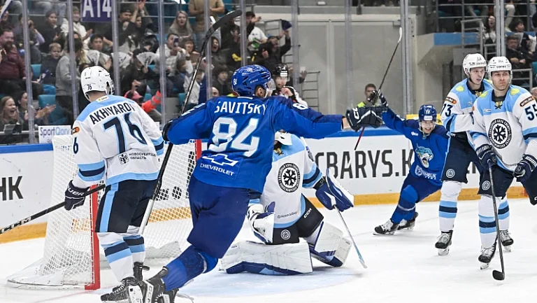 «Барыс» вырвал победу у «Сибири» в третьем периоде