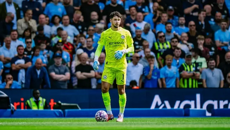 Траффорд претендует на звание «Сейв месяца» в АПЛ