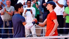 Карлос Алькарас против Янника Синнера: кто возьмёт трофей Итогового турнира?