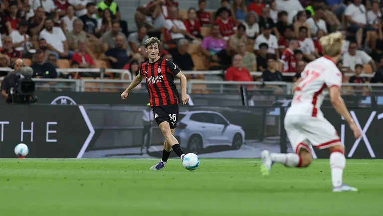 Алексис Салемакерс стал MVP матча «Милан» против «Бари»