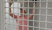 Мэттью Ткачук привез Кубок Стэнли в полицейский участок