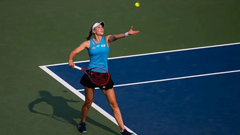 Рыбакина прошла в полуфинал турнира в Канаде после отказа Костюк