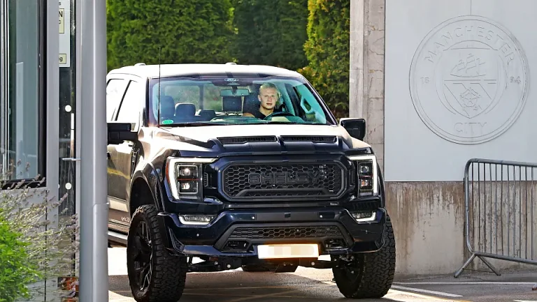 Автопарк Холанда пополнился мощным пикапом за £200 тысяч