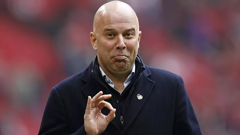 Арне Слот настроен на победу в дерби с «Эвертоном»