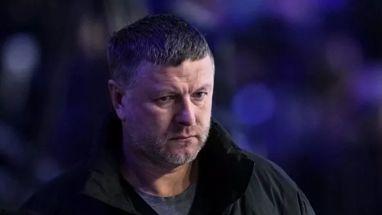 Кафельников хочет сказать, что Тьен «вчистую переиграл» Медведева в матче AO-2026