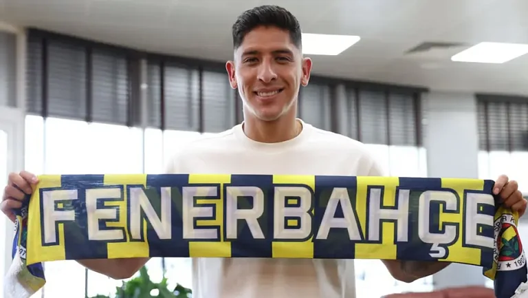 Эдсон Альварес прибыл в Стамбул для перехода в «Фенербахче»