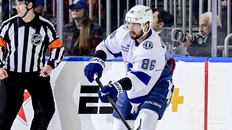 Никита Кучеров выходит на первое место среди бомбардиров НХЛ — что будет дальше?