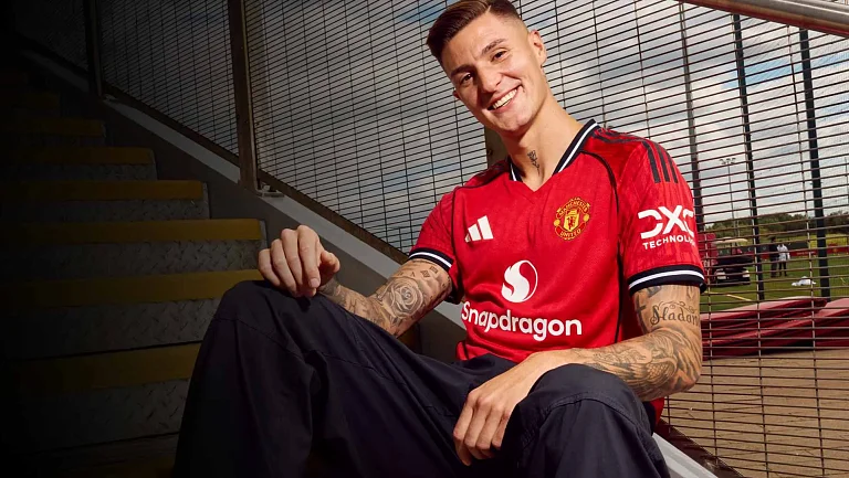 «Манчестер Юнайтед» подписал форварда сборной Словении Беньямина Шешко