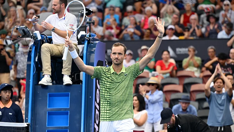 Даниил Медведев пошутил, что не может победить трехлетнюю дочь в шахматы