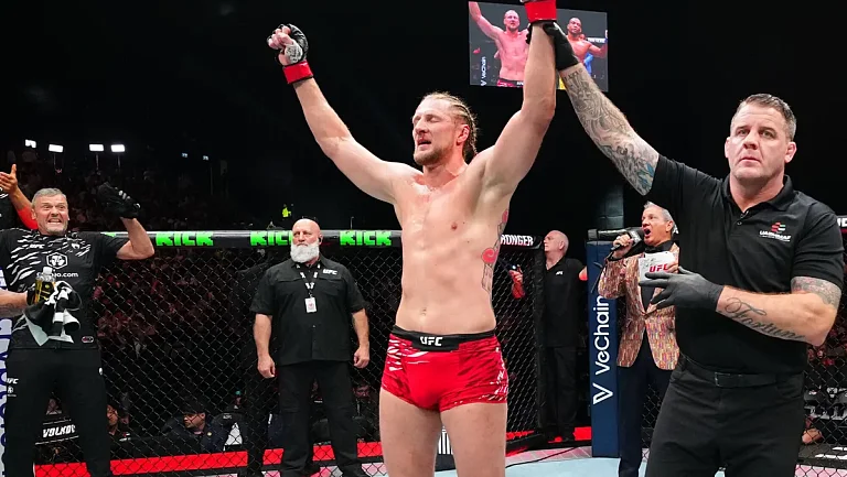Бикрев раскритиковал бои Нурмагомедова и Волкова на UFC 321 в Абу-Даби