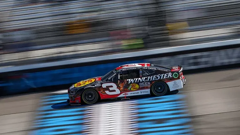 Остин Диллон победил в Ричмонде с переломом ребра, RFK на грани