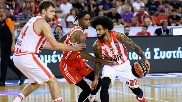 «Олимпиакос» выиграл предсезонный турнир на Крите