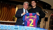 Канселу вернулся: «Барселона» повторно объявила об аренде португальца