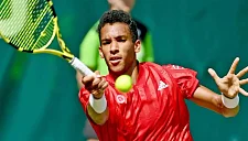 Оже-Альяссим высказался о решении провести матч без зрителей