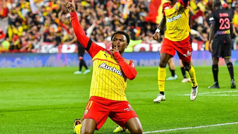 Лоис Опенда сделал сюрприз для фанатов «Ланса», играя за соперника 