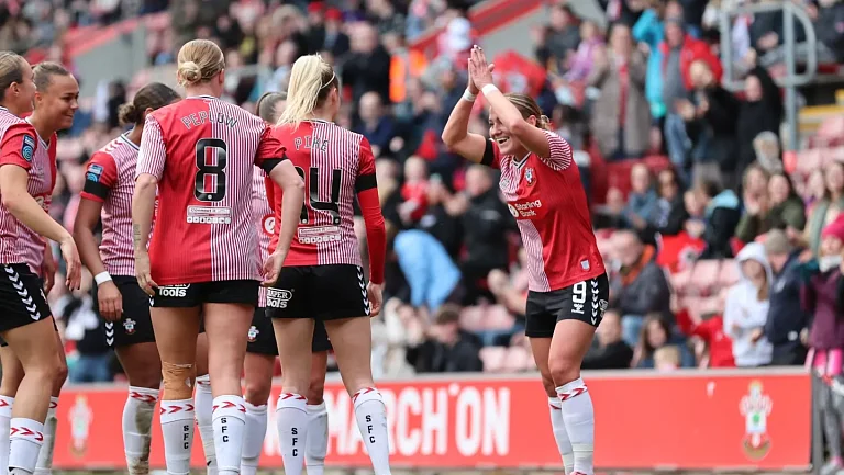 Команда «Саутгемптон» сохраняет безупречную серию в Суперлиге