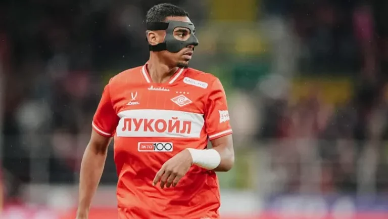 «Спартак» остался в меньшинстве после удаления Джику