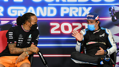 Хэмилтон и Алонсо отработали день на шинных тестах Pirelli