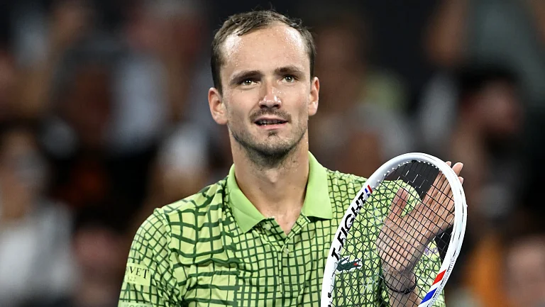 Медведев победил де Йонга и пробился во второй круг Australian Open