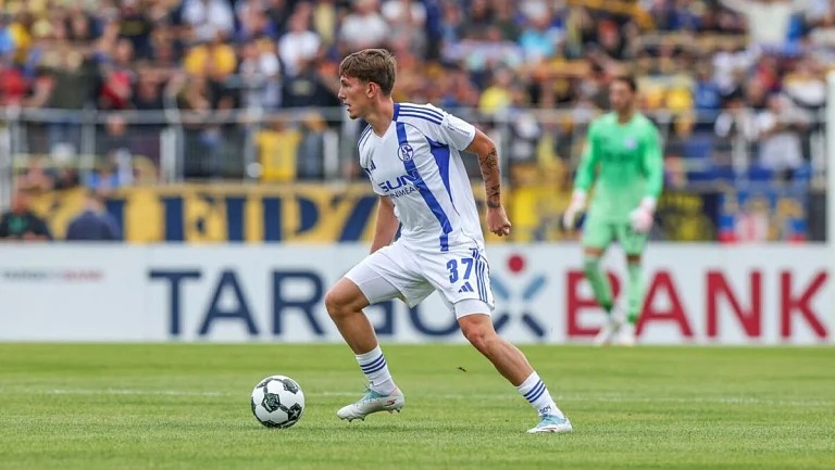 «Шальке» вышел во второй раунд Кубка Германии благодаря голу Ласма