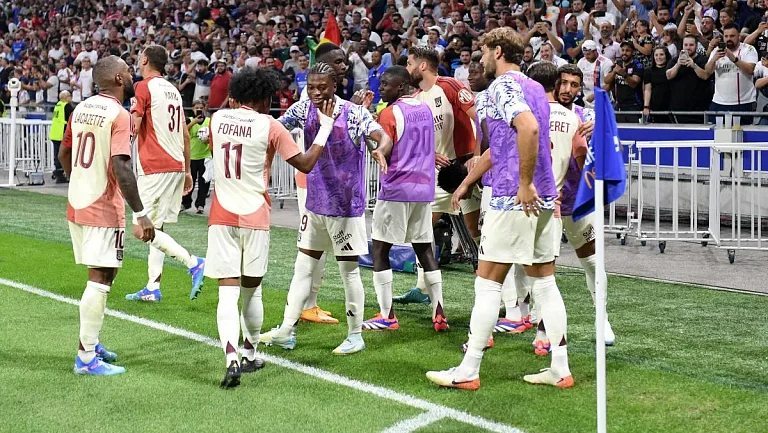 «Лион» может продать Молебе и Диавара