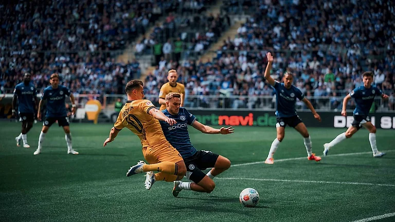 «Динамо» Дрезден побеждает «Арминию» в матче Второй Бундеслиги