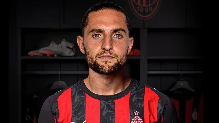 Адриен Рабьо готовится дебютировать за «Милан» в матче 3-го тура Серии А